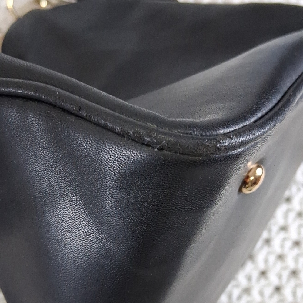 Versace Black Leather Shoulder Bag Glod Hradwear - Picture 16 of 16